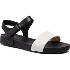 Sandały CLARKS - Bright Pacey 261412584 White Leather. Czarne klapki damskie Clarks, bez wzorów, ze skóry, bez obcasa. W wyprzedaży za 239,00 zł.