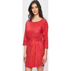 Pepe Jeans - Sukienka Pamela. Czerwone sukienki damskie Pepe Jeans, na co dzień, s, bez wzorów, z wiskozy, casualowe, z okrągłym kołnierzem, bez rękawów, mini, rozkloszowane. W wyprzedaży za 139,90 zł.