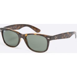 Ray-Ban - Okulary New Wayfarer. Pomarańczowe okulary przeciwsłoneczne męskie Ray-Ban, z materiału. W wyprzedaży za 379,90 zł.