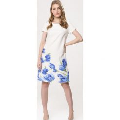 Biało-Niebieska Sukienka New-Fashioned. Niebieskie sukienki damskie Born2be, s, bez wzorów, bez kołnierzyka, bez rękawów, mini. Za 89,99 zł.