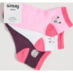 Skarpetki ze zwierzakami - Różowy. Różowe skarpetki damskie Sinsay. W wyprzedaży za 4,99 zł.