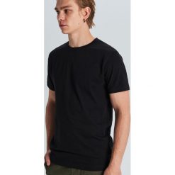 Koszulka basic - Czarny. Czarne koszulki męskie Cropp, s, bez wzorów, bez kołnierzyka, bez rękawów. Za 24,99 zł.