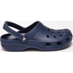 Crocs - Klapki. Niebieskie kapcie męskie Crocs, z materiału, bez zapięcia. W wyprzedaży za 139,90 zł.