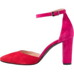 Brenda Zaro DIAN Szpilki tristan/pink. Czerwone czółenka damskie Brenda Zaro, bez wzorów, ze skóry, klasyczne, bez obcasa, na szpilce, bez zapięcia. Za 459,00 zł.