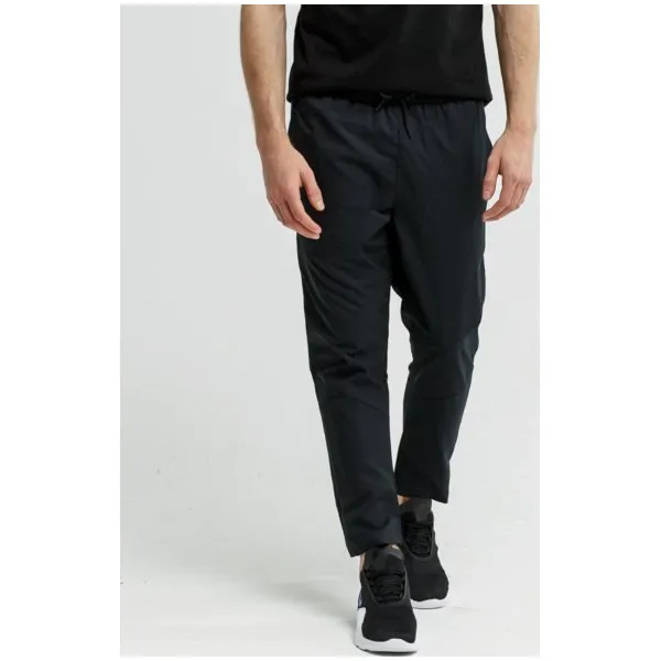 Umbro Spodnie Cropped Tapered , czarny, rozmiar S. Czarne spodnie męskie Umbro, s, bez wzorów, z materiału. W wyprzedaży za 63,99 zł.