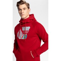 Bluza męska 4Hills BLM101 - czerwony. Czerwone bluzy męskie marki 4f, m, z nadrukiem, z dzianiny, z kapturem, bez rękawów, z kapturem. Za 159,99 zł.