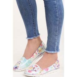 Miętowe Balerinki Blossomy. Zielone baleriny damskie marki Born2be, ze skóry, na płaskiej podeszwie. Za 69,99 zł.