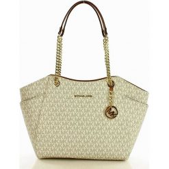Logowana torebka kuferek MICHAEL KORS - JET SET TRAVEL - vanilla/acorn. Białe kuferki damskie Michael Kors, na ramię. Za 1399,00 zł.