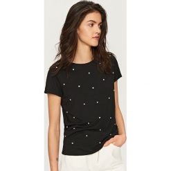 T-shirt z biżuteryjną aplikacją - Czarny. Czarne t-shirty damskie Reserved, s, z aplikacjami, bez kołnierzyka. Za 59,99 zł.
