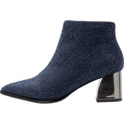 Xyxyx Ankle boot navy. Niebieskie botki damskie skórzane marki xyxyx. Za 509,00 zł.