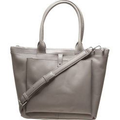 Skórzana torebka w kolorze szarobrązowym - 32 x 30 x 12 cm. Torebki klasyczne damskie Marc O'Polo Accessoires, w paski, z materiału. W wyprzedaży za 500,95 zł.