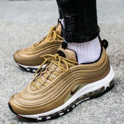 Buty Nike Wmns Air Max 97 OG QS "Metallic Gold" (885691-700). Białe buty sportowe damskie Nike, z materiału. Za 503,99 zł.