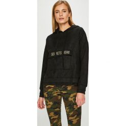 Answear - Bluza. Czarne bluzy damskie z kieszeniami marki ANSWEAR, s, z nadrukiem, z elastanu, z kapturem. W wyprzedaży za 89,90 zł.
