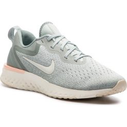 Buty NIKE - Odyssey React AO9820 009 Light Silver/Sail/Mica Green. Zielone buty sportowe damskie Nike, bez wzorów, z tworzywa sztucznego, sportowe, do biegania. W wyprzedaży za 409,00 zł.