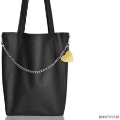 Duża torba z zamkami - skóra naturalna. Czarne torebki klasyczne damskie marki Pakamera, bez wzorów, ze skóry, eleganckie, na ramię, duże, bez dodatków. Za 285,00 zł.