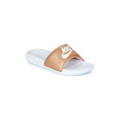 Klapki Nike BENASSI JUST DO IT W. Żółte klapki damskie Nike, bez wzorów, bez obcasa. Za 130,25 zł.