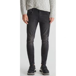 Spodnie jeansowe skinny - Szary. Szare spodnie męskie marki Reserved, m, bez wzorów, z jeansu. Za 129,99 zł.