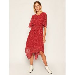 Sukienka codzienna Pepe Jeans Piluca PL952710. Czerwone sukienki damskie Pepe Jeans, na co dzień, s, bez wzorów, z jeansu, bez kołnierzyka, bez rękawów, proste. Za 379,00 zł.