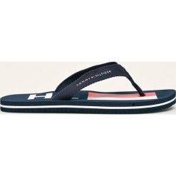 Tommy Hilfiger - Japonki dziecięce. Niebieskie sandały chłopięce TOMMY HILFIGER, z materiału, bez zapięcia. W wyprzedaży za 79,90 zł.