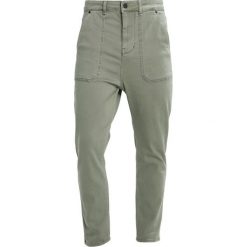 Jeansy męskie: Brooklyn’s Own by Rocawear Jeansy Relaxed Fit khaki