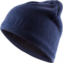 Czapka męska CAM611 - ciemny granat - Outhorn. Czapki męskie Outhorn, na zimę, bez wzorów. W wyprzedaży za 24,99 zł.
