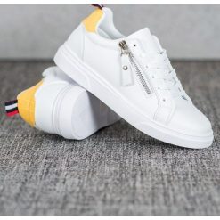 Sportowe buty z ozdobnym suwakiem. Buty sportowe damskie SHELOVET, bez wzorów, ze skóry ekologicznej, sportowe. Za 89,00 zł.