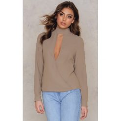 Bluzki damskie: NA-KD Bluzka kopertowa z wycięciem – Beige,Nude