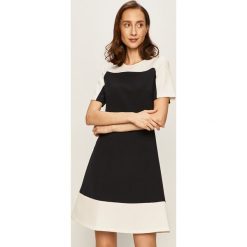 Tommy Hilfiger - Sukienka. Niebieskie sukienki damskie TOMMY HILFIGER, bez wzorów, z elastanu, z okrągłym kołnierzem, z krótkim rękawem, krótkie, mini, rozkloszowane. W wyprzedaży za 429,90 zł.