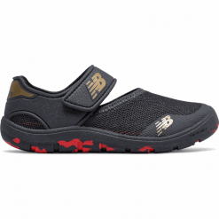 New Balance YO208CG2. Sandały dziewczęce New Balance, z gumy, bez zapięcia. W wyprzedaży za 149,99 zł.