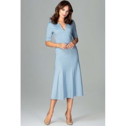 Niebieska Koktajlowa Sukienka Midi z Wycięciem V przy Dekolcie. Niebieskie sukienki damskie Molly.pl, na imprezę, s, bez wzorów, eleganckie, bez kołnierzyka, bez rękawów, midi, rozkloszowane. Za 159,90 zł.