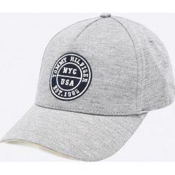 Tommy Hilfiger - Czapka Varsity. Szare czapki z daszkiem męskie marki TOMMY HILFIGER, z bawełny. W wyprzedaży za 159,90 zł.