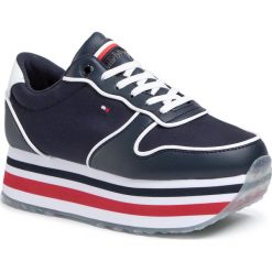 Sneakersy TOMMY HILFIGER - Piped Flatform Sneaker FW0FW04702 Desert Sky DW5. Niebieskie półbuty damskie TOMMY HILFIGER, ze skóry ekologicznej. Za 399,00 zł.