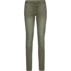 Spodnie ze stretchem Loose Fit bonprix oliwkowy "used". Zielone spodnie damskie bonprix. Za 129,99 zł.