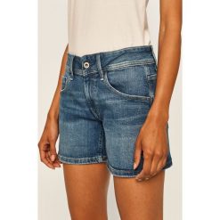 Pepe Jeans - Szorty jeansowe Siouxie. Niebieskie szorty damskie Pepe Jeans, bez wzorów, z elastanu, casualowe. W wyprzedaży za 179,90 zł.