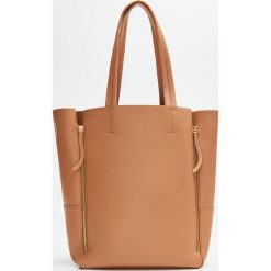 Torba shopper z kieszenią na laptop - Beżowy. Brązowe torby damskie na zakupy Cropp, bez wzorów, bez dodatków. W wyprzedaży za 65,99 zł.