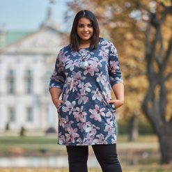 Fantazyjna granatowa tunika kwiaty wisior PLUS SIZE. Szare zawieszki damskie Moda Size Plus Iwanek, z granatem. Za 119,90 zł.