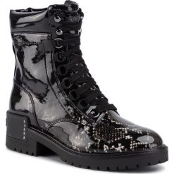 Trapery SUPERTRASH - Bibi High Ext W 1941 006803 Black Multi 0900. Czarne trapery damskie SuperTrash, ze skóry ekologicznej, bez obcasa, bez zapięcia. W wyprzedaży za 439,00 zł.