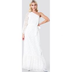 Trendyol Koronkowa sukienka na jedno ramię - White. Białe sukienki damskie Trendyol, bez wzorów, z nylonu, bez kołnierzyka, bez rękawów, maxi. Za 161,95 zł.
