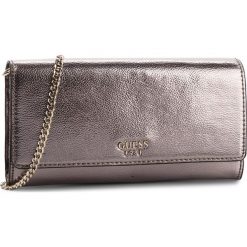 Torebka GUESS - HWVG71 11720 PEW. Szare torebki klasyczne damskie Guess, z aplikacjami, ze skóry ekologicznej. Za 349,00 zł.
