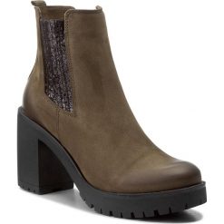 Botki KARINO - 2285/026-M Zielony. Zielone buty zimowe damskie marki Karino, z nubiku, na obcasie. W wyprzedaży za 189,00 zł.