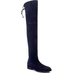 Muszkieterki STUART WEITZMAN - Lowland Nice Blue Suede. Niebieskie buty zimowe damskie marki Stuart Weitzman, z materiału. W wyprzedaży za 1829,00 zł.