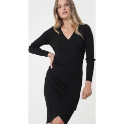 Czarna Sukienka Atibaia. Czarne sukienki damskie Born2be, s, z dzianiny, sportowe, długie, mini, sportowe. Za 149,99 zł.