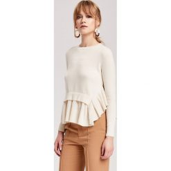 Sweter w kolorze białym. Białe swetry damskie ZOCHA, l. W wyprzedaży za 229,95 zł.