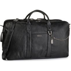 Torba GUESS - Jones Travel TM6814 POL94 BLA. Czarne torby męskie skórzane Guess, z aplikacjami. W wyprzedaży za 539,00 zł.