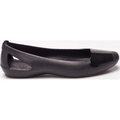 Baleriny damskie lakierowane: Crocs – Baleriny