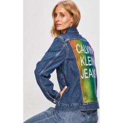 Calvin Klein Jeans - Kurtka jeansowa. Niebieskie kurtki damskie Calvin Klein Jeans, s, bez wzorów, z bawełny, krótkie. W wyprzedaży za 459,90 zł.