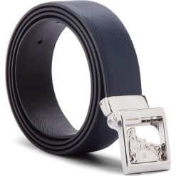 Pasek Męski VERSACE COLLECTION - V910229 VM00400 V875 95 Blu Scuro/Nero. Niebieskie paski męskie marki Versace Collection, w paski, ze skóry. W wyprzedaży za 439,00 zł.