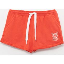 Szorty dresowe - Czerwony. Czerwone szorty damskie Reserved, s, bez wzorów, z dresówki. Za 39,99 zł.