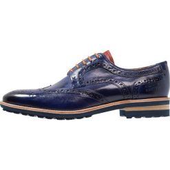 Melvin & Hamilton EDDY Oksfordki midnight blue/tongue orange. Niebieskie półbuty męskie marki Melvin & Hamilton, bez wzorów, ze skóry, na sznurówki. Za 719,00 zł.