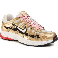 Buty NIKE - P-6000 BV1021 007 Light Bone/Summit White. Żółte buty sportowe damskie Nike, bez wzorów, ze skóry ekologicznej, sportowe. W wyprzedaży za 379,00 zł.